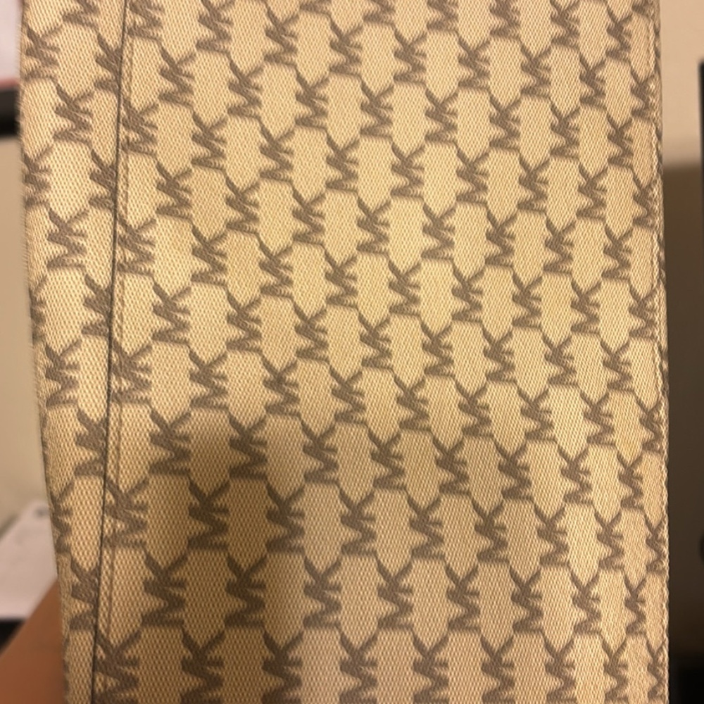 Michael Kors Large tote, like new!
